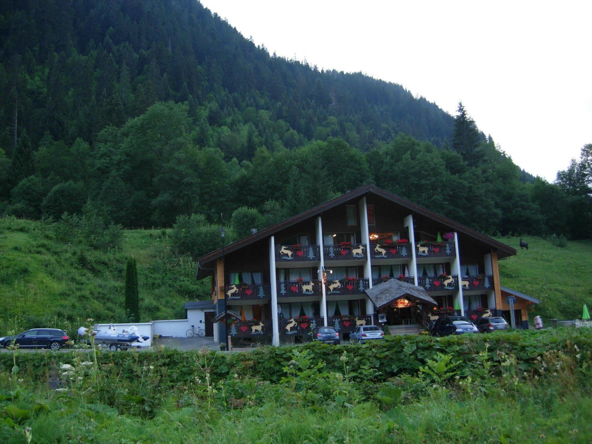 Au Bois De Lune Chatel Bagian luar foto